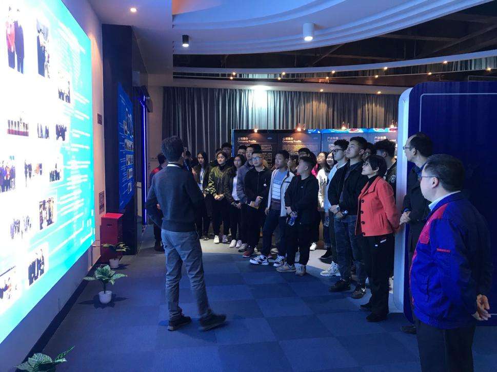 包含湖南首个智能办税服务厅“现身”隆平高科技园单笔业务办理只需6分钟_科教.文卫_湖南频道的词条 包含湖南首个智能办税服务厅“现身”隆平高科技园单笔业务办理只需6分钟_科教.文卫_湖南频道的词条