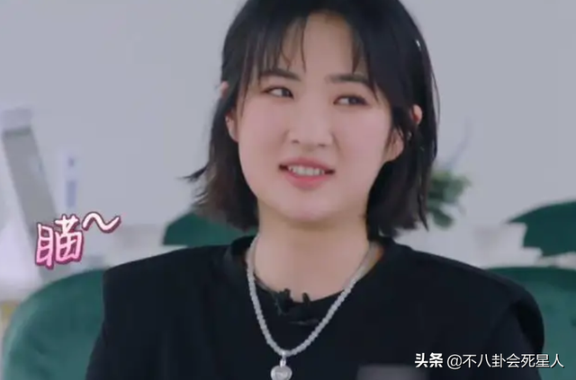 古装女星施法姿势，关晓彤是“五毛钱特效”，杨幂被赞演技爆棚！_腾讯新闻