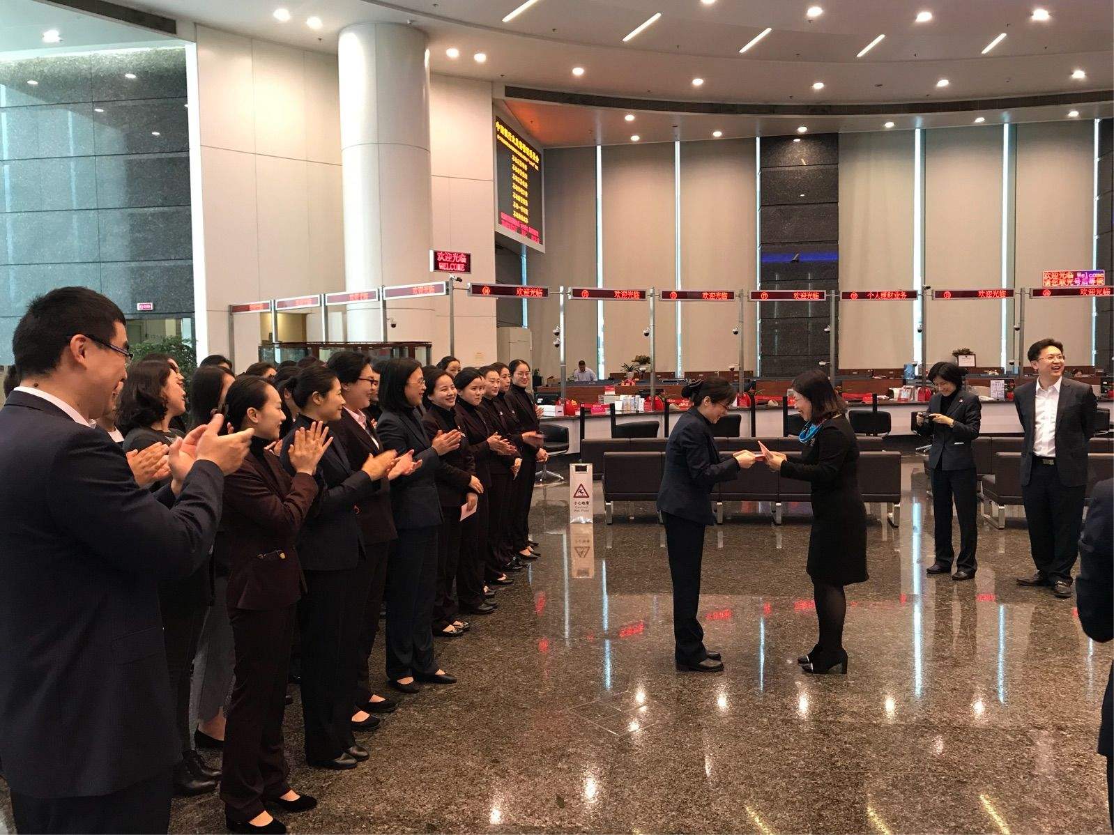 众人业务网（众人业务网站）