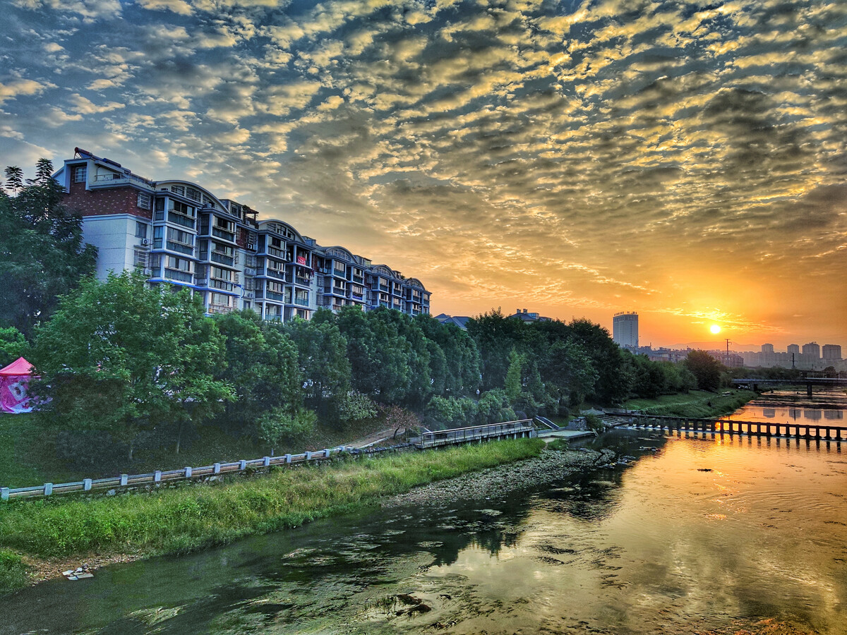 晨曦云(晨曦云居价格怎么样) 晨曦云(晨曦云居价格怎么样)